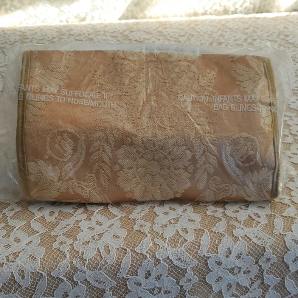 Gold Makeup or Jewelry travel bag. Hanging loop, 4 zipper compartments NWOT